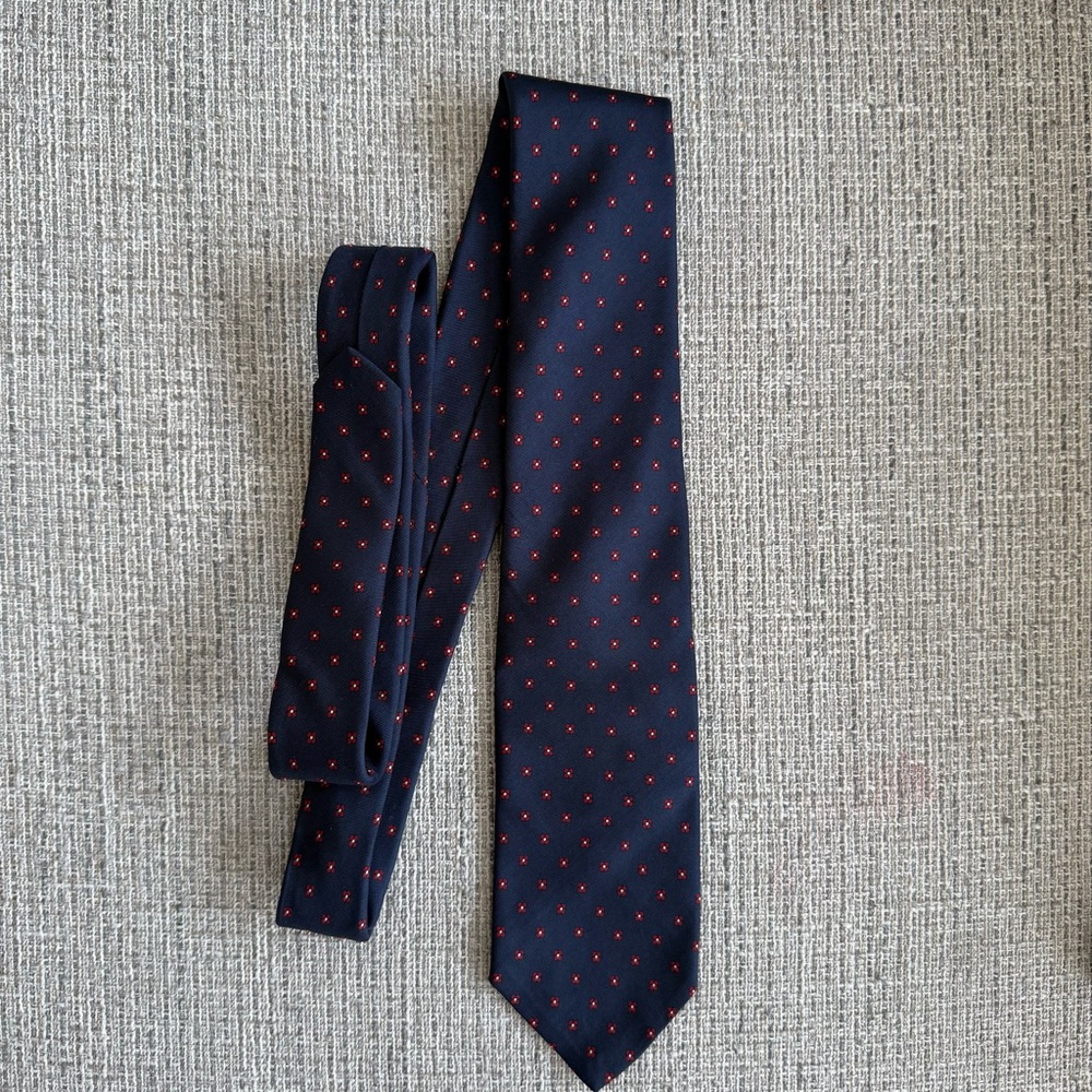 Brooks‎ Brothers Navy Tie with Red Dots 100% Silk